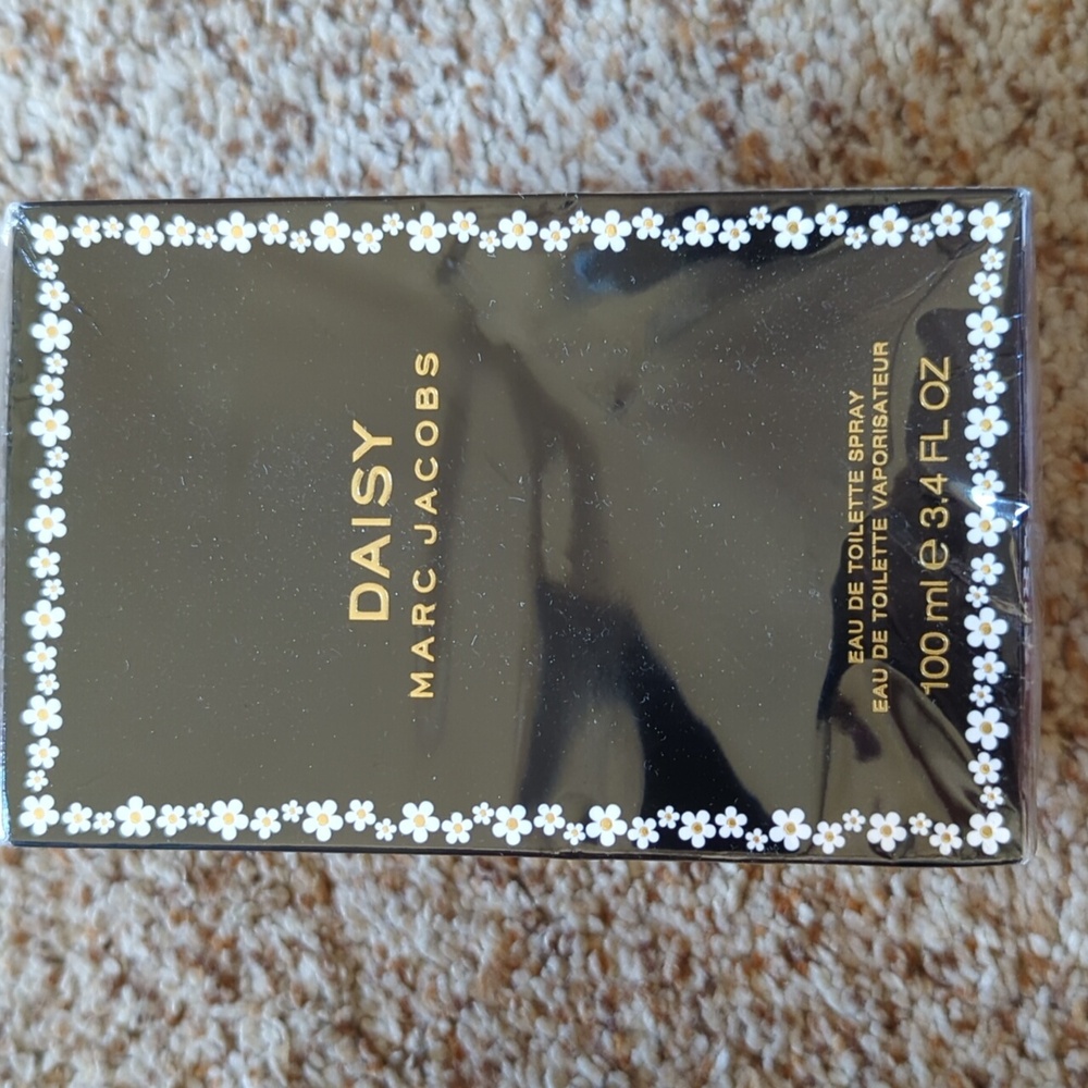 Marc Jacobs Daisy perfume